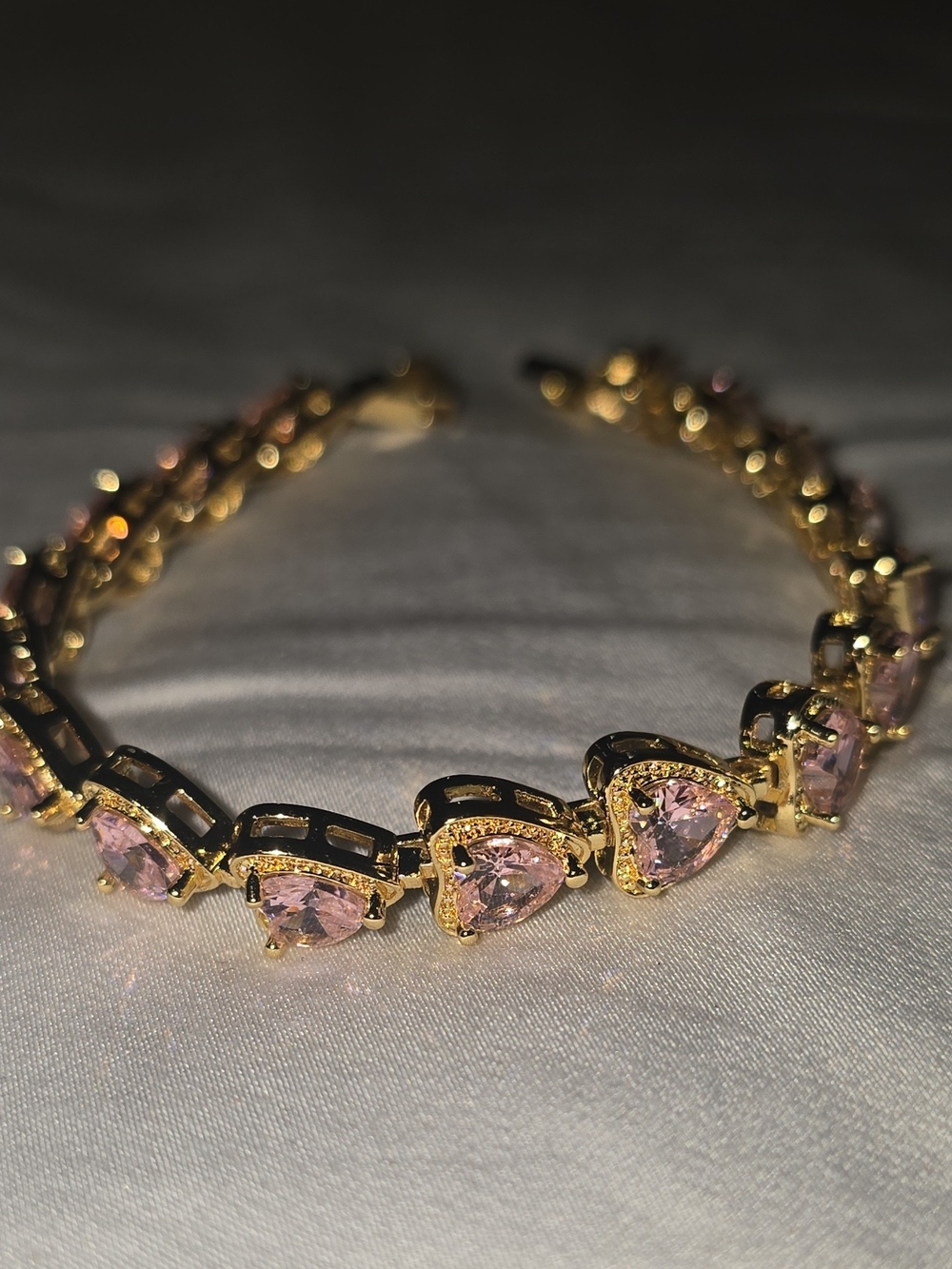 NWOT 7" Gorgeous Sparkling Gold Tone Pink Heart Tennis Bracelet ✨